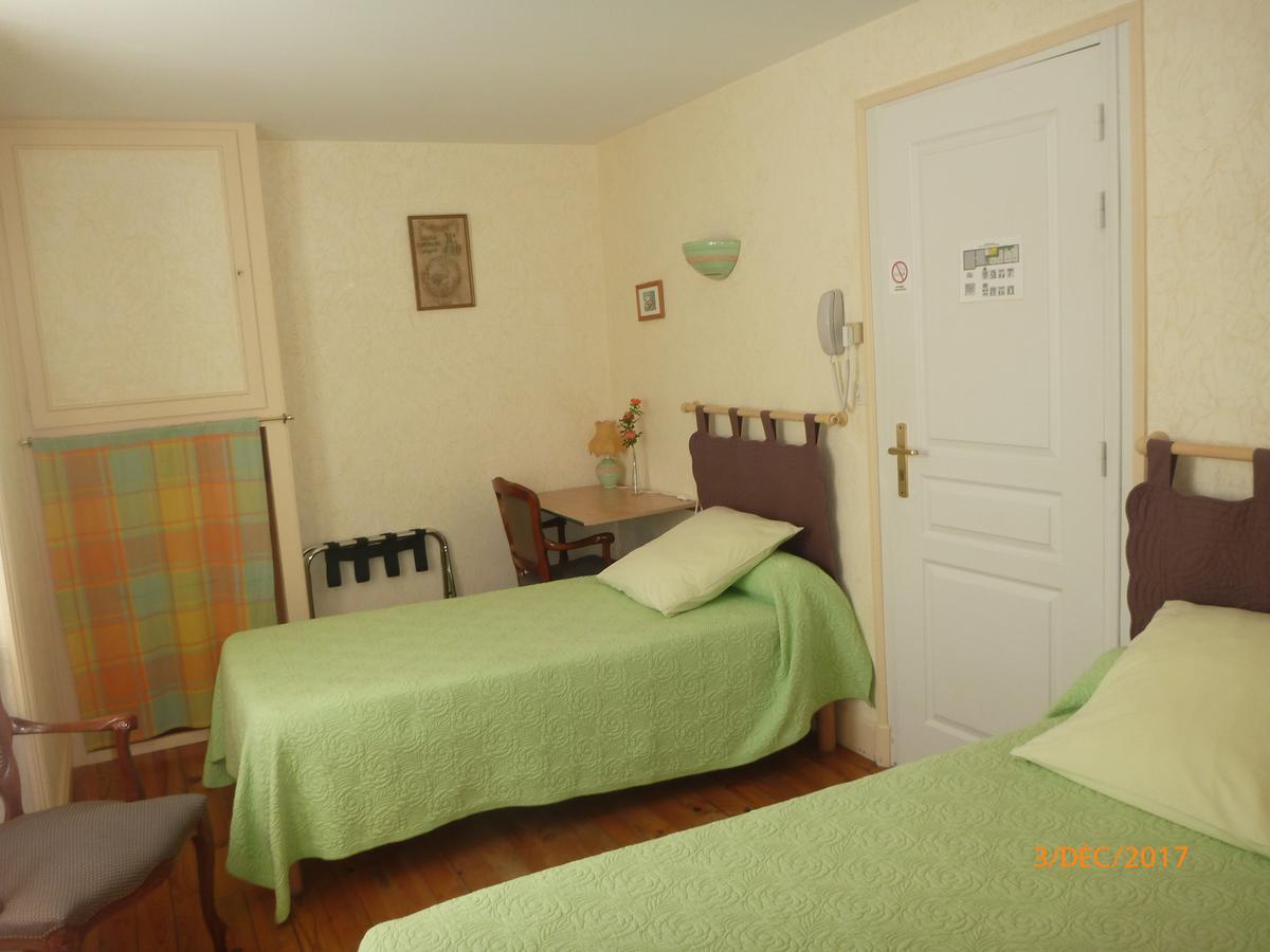 Logis Hotel Les Tilleuls Saint-Cirgues-de-Jordanne Exterior foto
