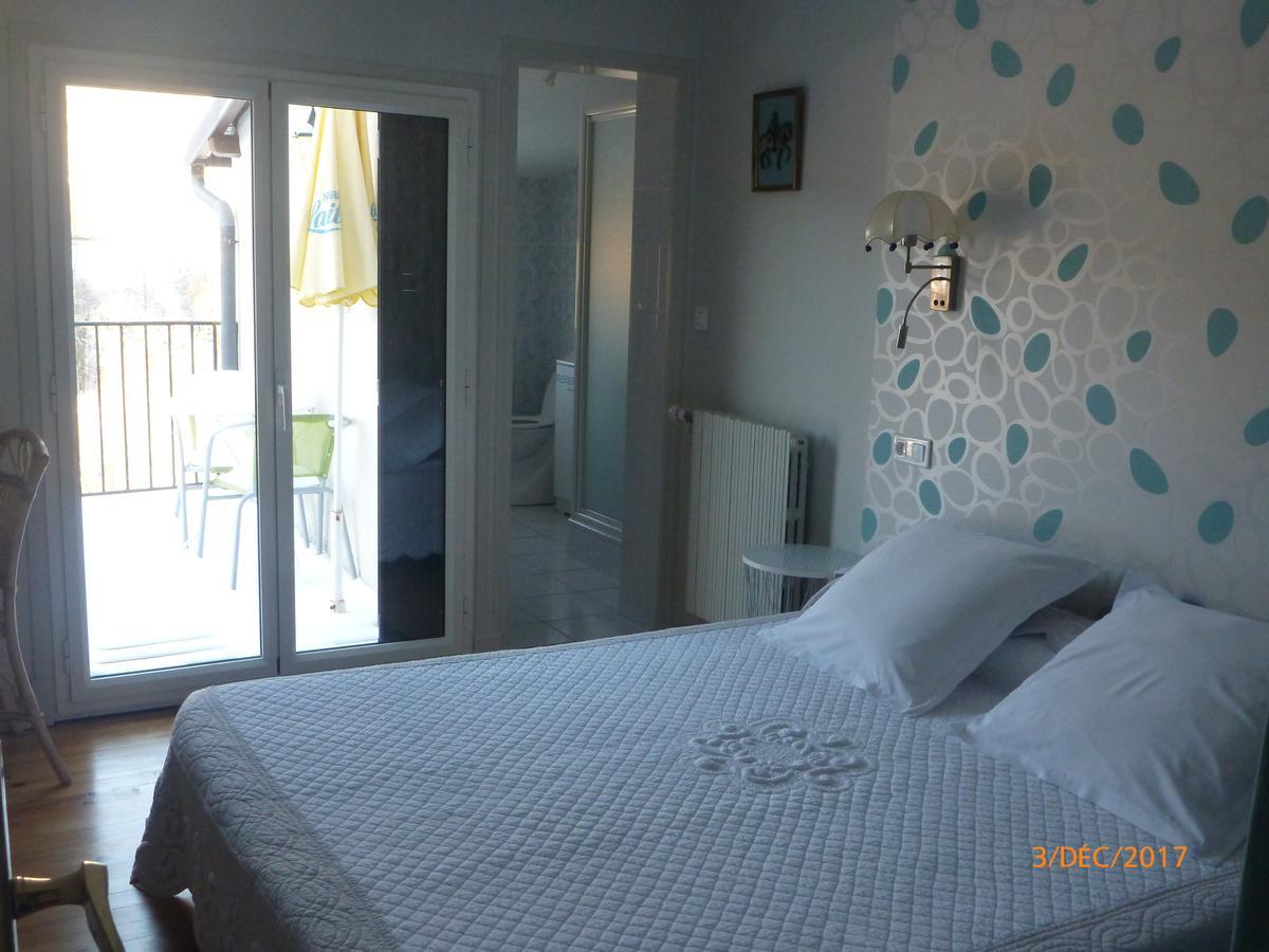 Logis Hotel Les Tilleuls Saint-Cirgues-de-Jordanne Exterior foto